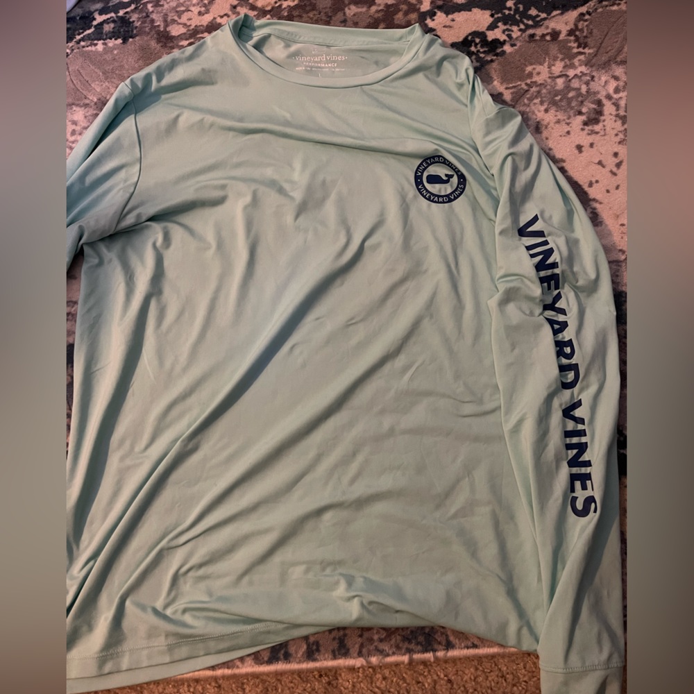 Vineyard vines athletic shirt